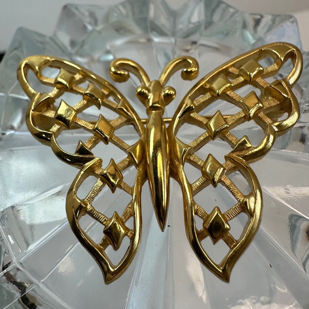 Vintage Trifari Womens Butterfly Brooch OS Gold Excellent Lattice Openwork Pin